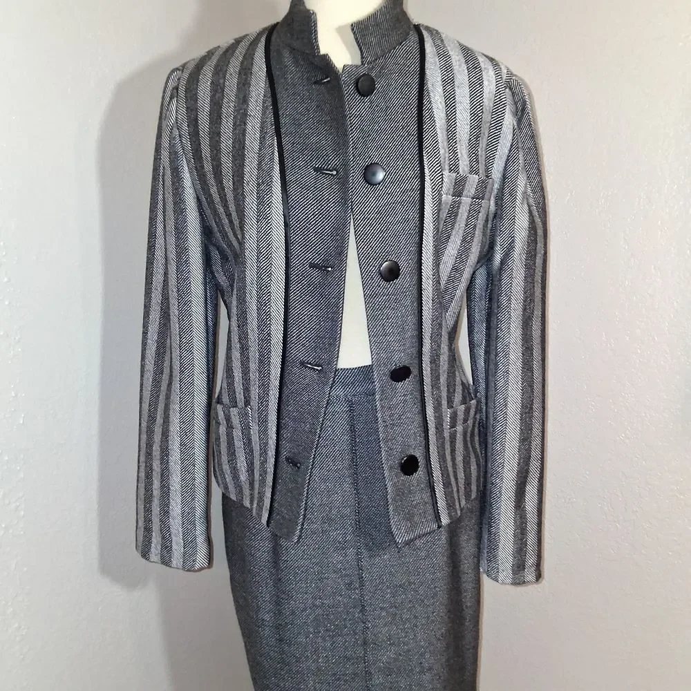 Louis Feraud Gray 2 Piece Jacket & Midi Skirt Set Size 8 - Picture 5 of 16